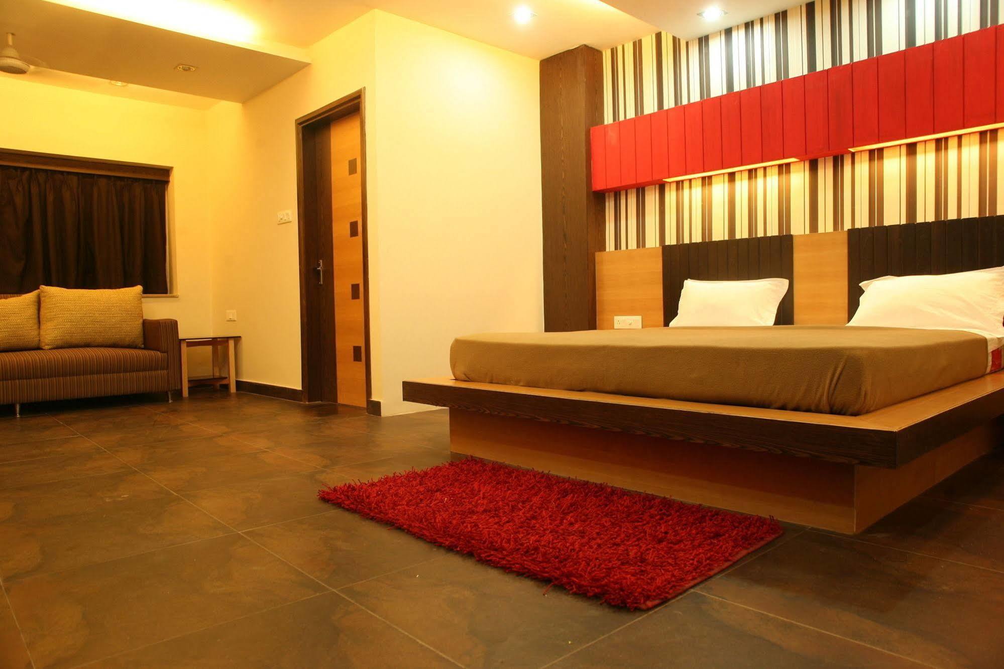 Hotel Trimoorti Kolkata Exterior photo